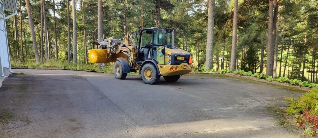 Cat 906M