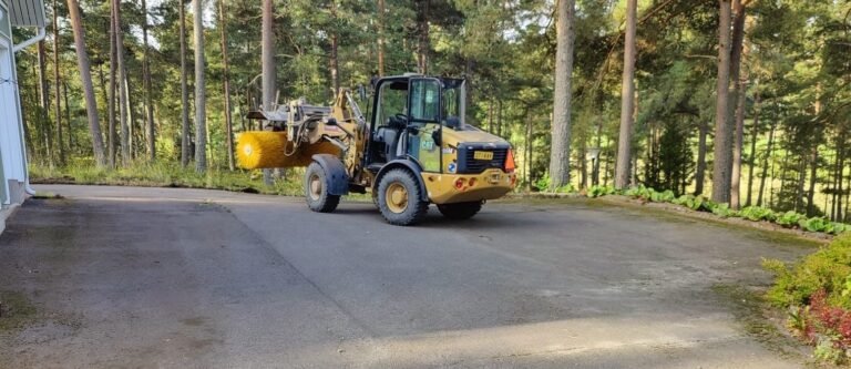 Cat 906M