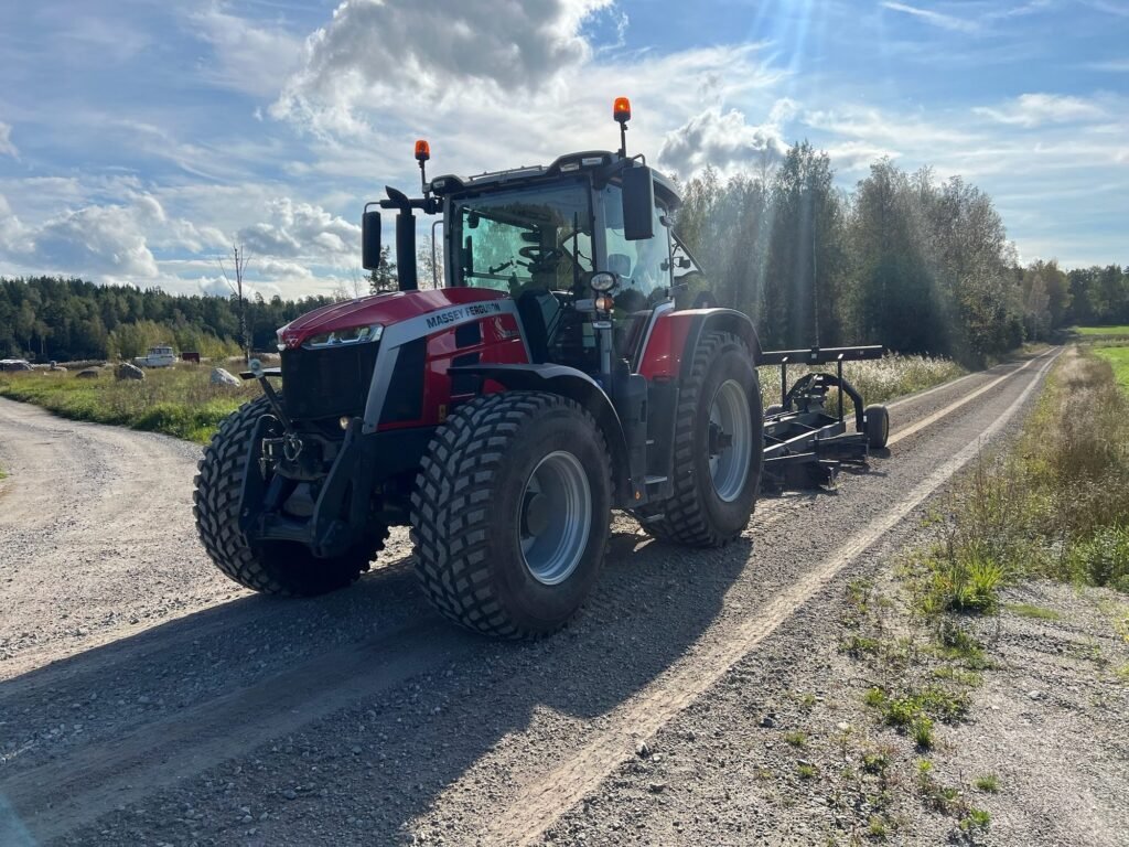 Massey Ferguson 8S