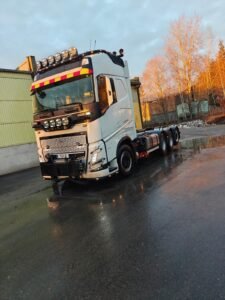 Volvo FH (2023) – Samun Koneurakointi