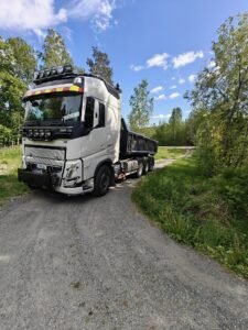 Volvo FH (2023) – Samun Koneurakointi