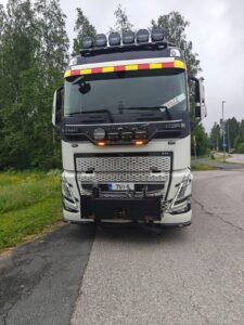 Volvo FH (2023) – Samun Koneurakointi